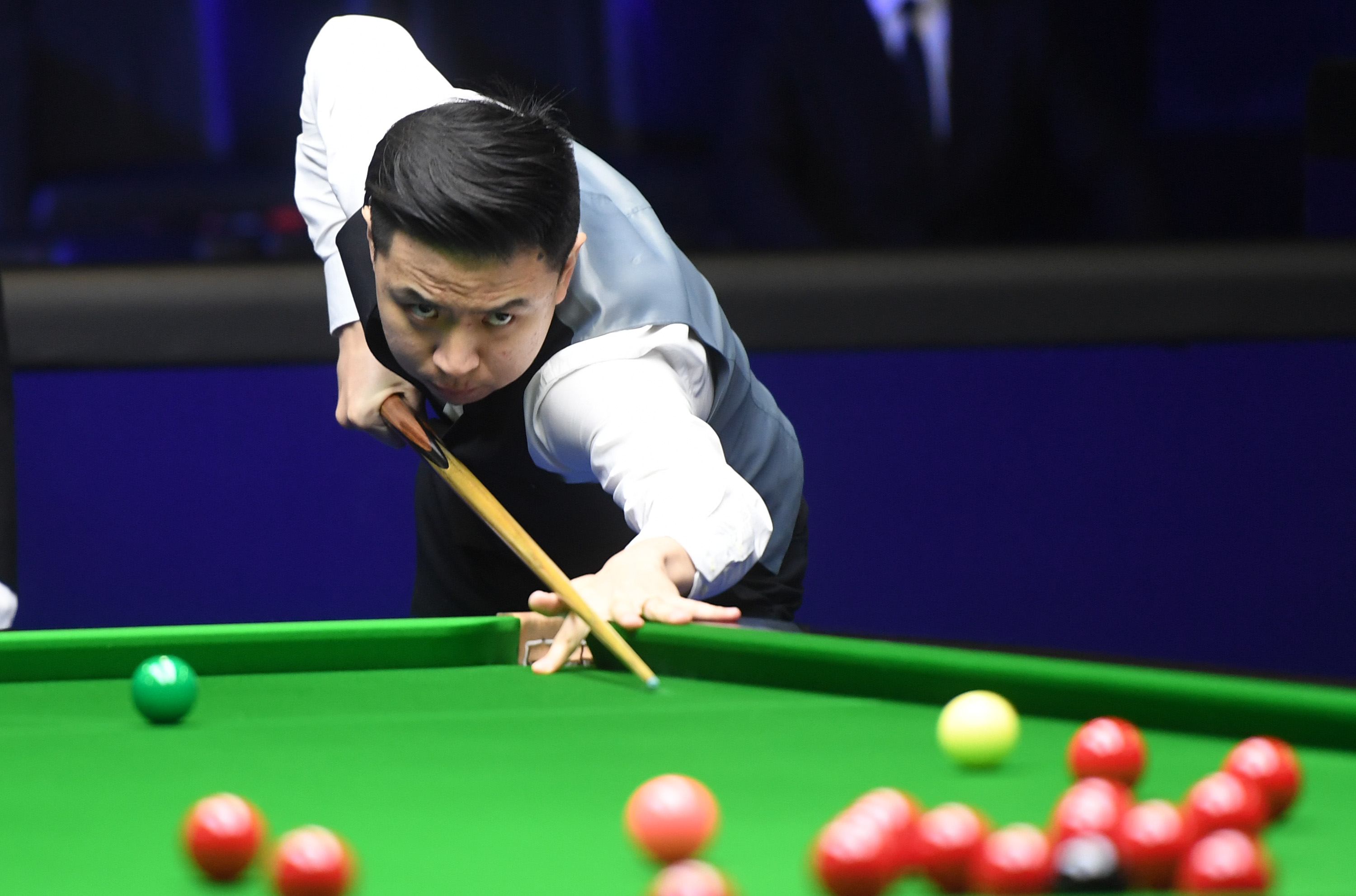 通过一系列 通过一系列